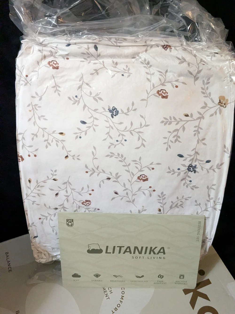 White Floral Ruffled Full Size Comforter Set  NIB